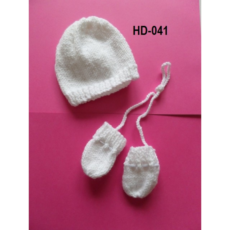 Gebreide muts met wanten, wit